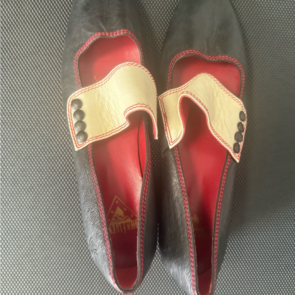 🖤 John Fluevog “Fly to It” Limited Edition Designer Flats Black and Cream Sz 8.5
